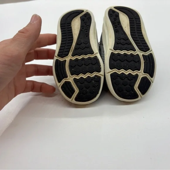 Nike Kids Gray Sneakers - Picture 4 of 5